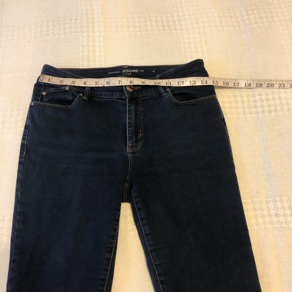 Women’s jean - Picture 6 of 10